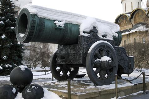 El Motín de la Guarde de Invierno; Un Estruendo de Cánones y la Derrota del Zar Nicolás II